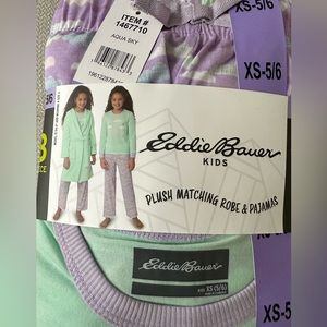 NWT- Eddie Bauer robe and PJ set size 5/6